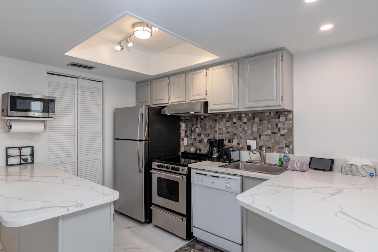 The Sea-Winds Condo I Renovated Beachfront 2 Bed 2 Bath Condo Pulau Marco Luaran gambar